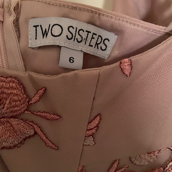 Two Sisters Jaus Women’s The Sassy Dress - Picture 5 of 14